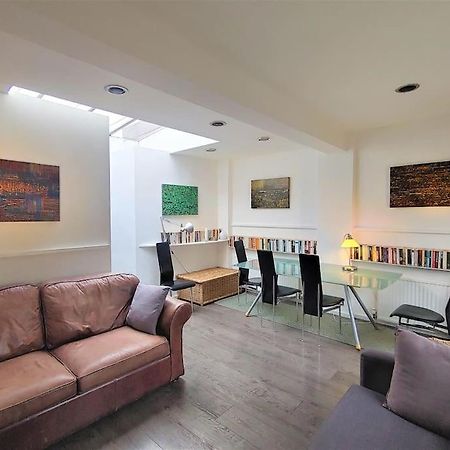 Stylish Apartment Near Carnaby Street, Sleeps 4. Londra Dış mekan fotoğraf