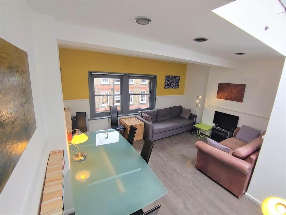 Stylish Apartment Near Carnaby Street, Sleeps 4. Londra Dış mekan fotoğraf
