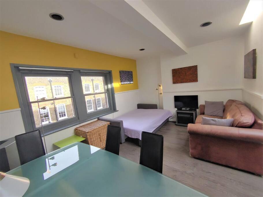 Stylish Apartment Near Carnaby Street, Sleeps 4. Londra Dış mekan fotoğraf
