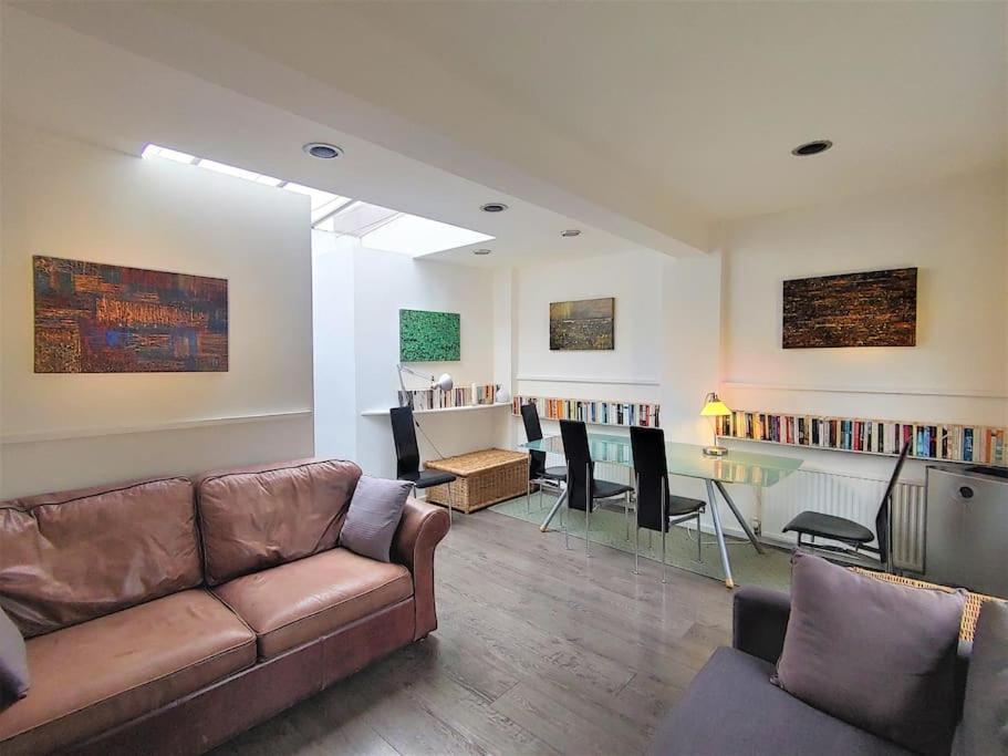 Stylish Apartment Near Carnaby Street, Sleeps 4. Londra Dış mekan fotoğraf