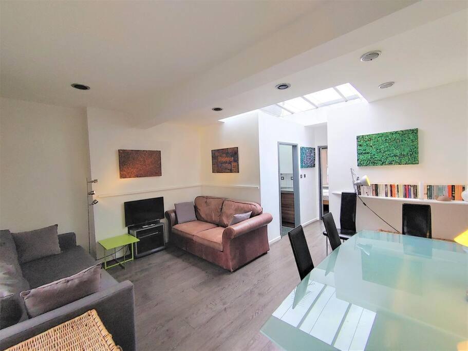 Stylish Apartment Near Carnaby Street, Sleeps 4. Londra Dış mekan fotoğraf