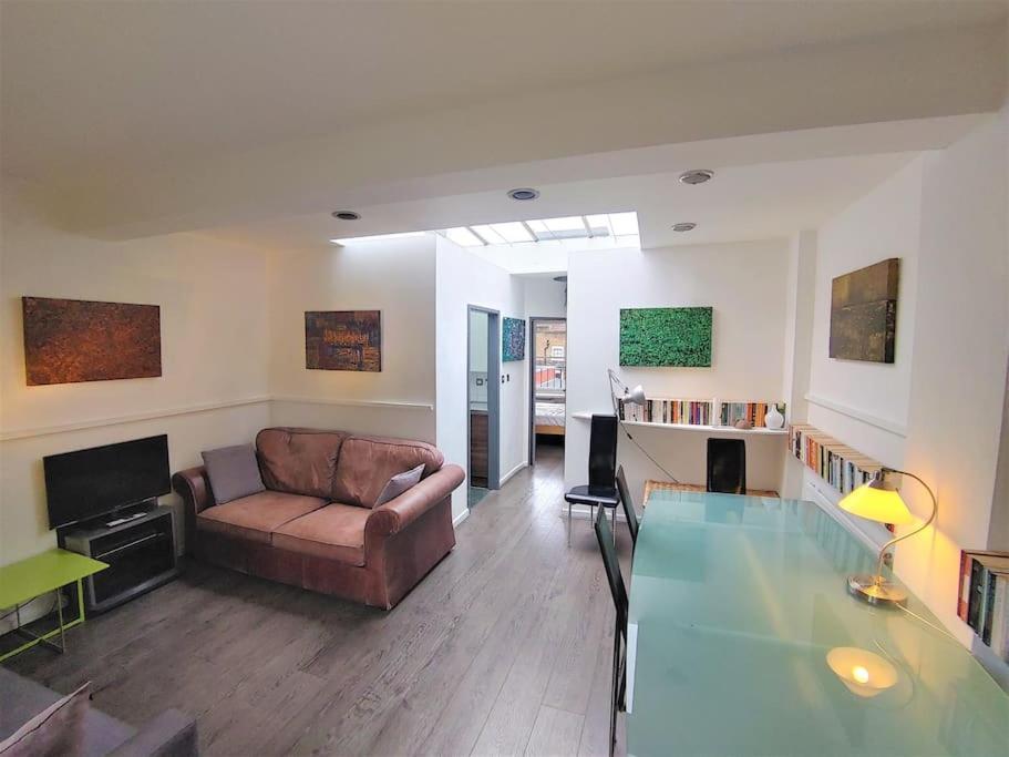 Stylish Apartment Near Carnaby Street, Sleeps 4. Londra Dış mekan fotoğraf